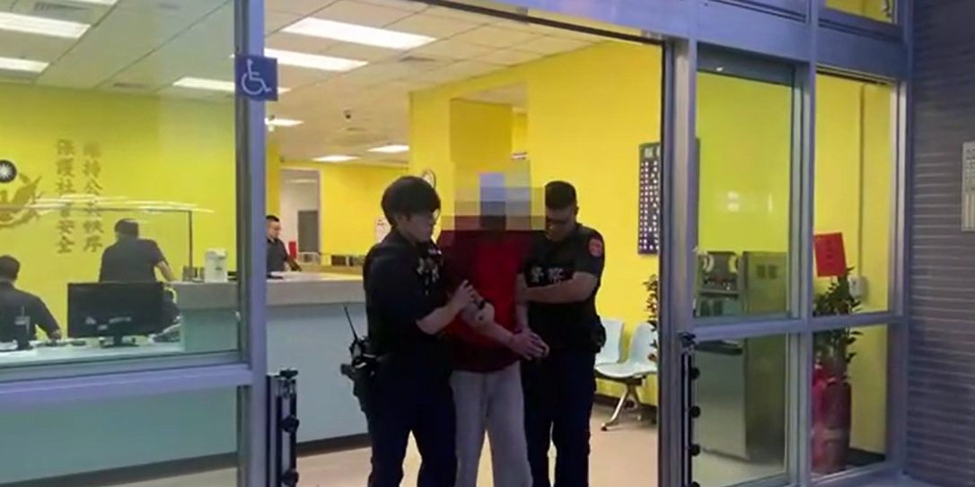 警遭通緝犯持刀劃傷脖子 父大義滅親合力壓制 螢幕擷取畫面 875 e1686274365847