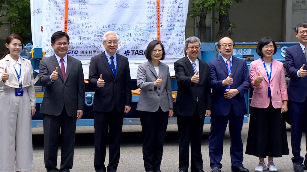自製氣象衛星獵風者起運 蔡英文:台灣製造飛向太空