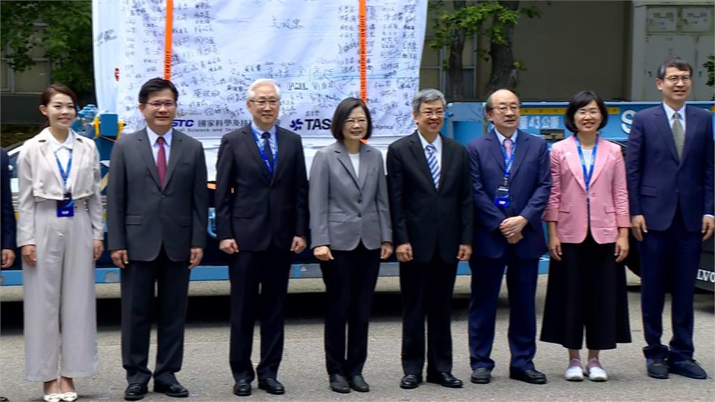 我首顆自製氣象衛星「獵風者」起運 9月美國升空