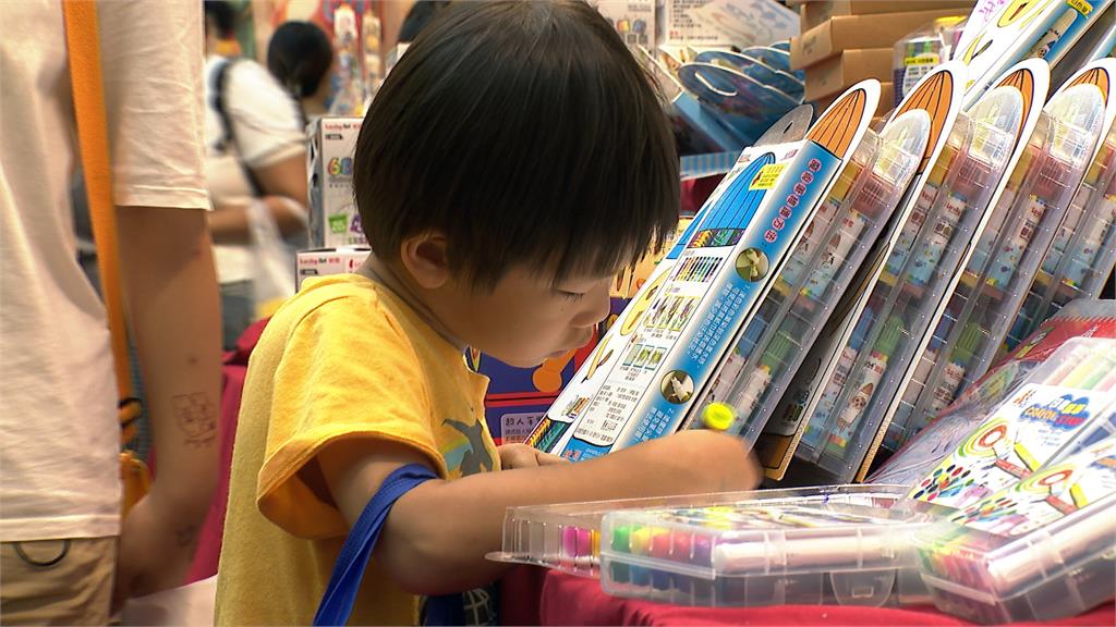 文創小物夯 文具展人潮擠爆搶便宜