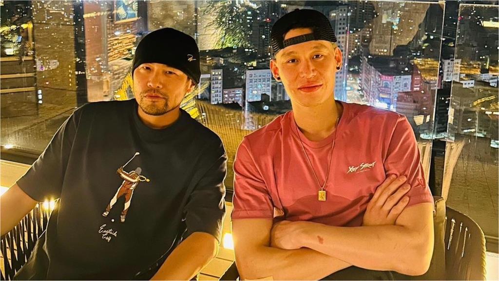 周杰倫、林書豪「0偽裝騎滑板車」 路邊阿伯反應曝