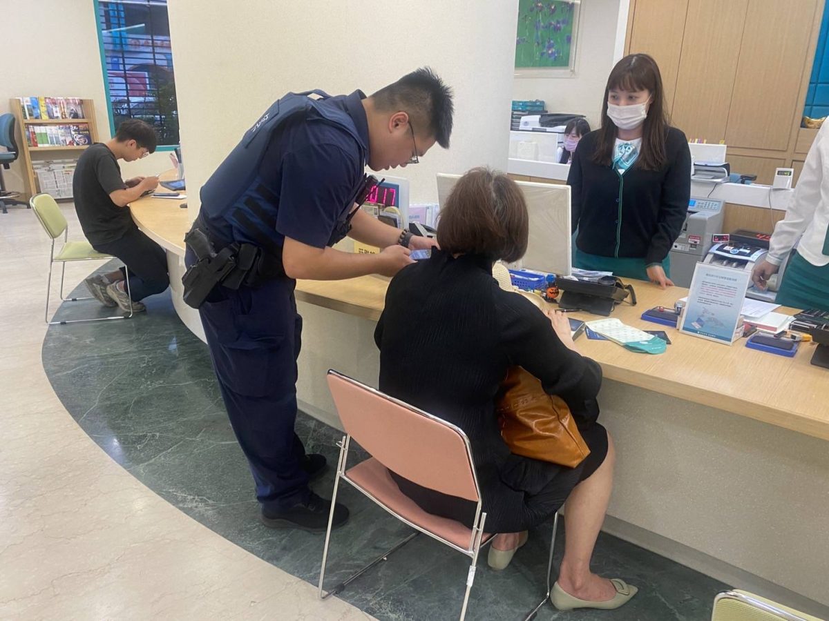 6旬婦不敵甜言蜜語攻勢 平警苦勸守住14萬荷包 200664 scaled