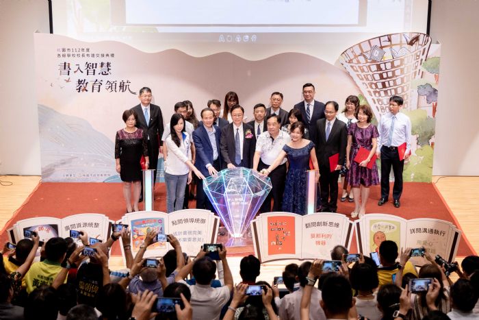 桃市各級校長布達交接典禮登場 張善政頒發聘書 20230725145657043