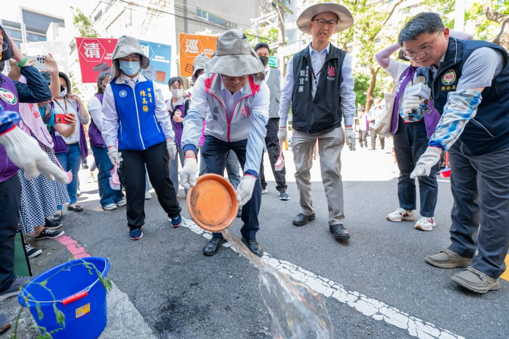 桃園清除孳生源總動員 預防登革熱疫情 2023761824 7 1