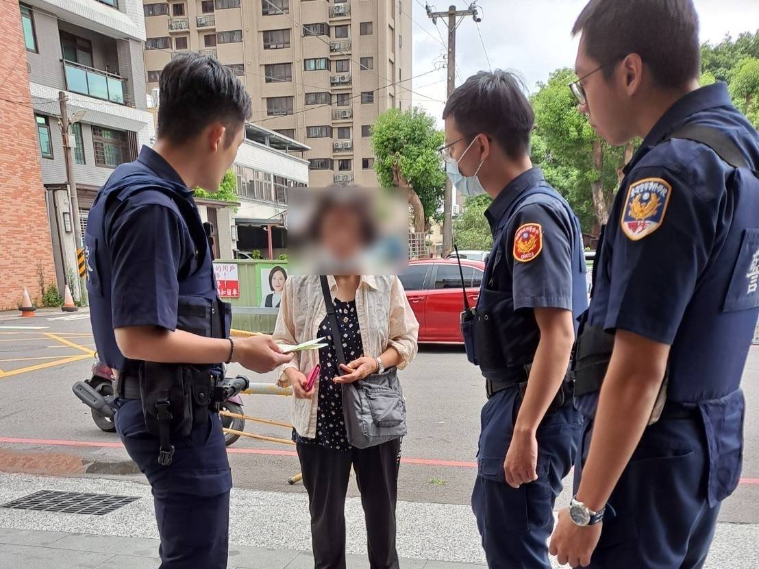 兒欠高利貸被擄走?母急衝郵局匯款32萬遭平警阻止 202956