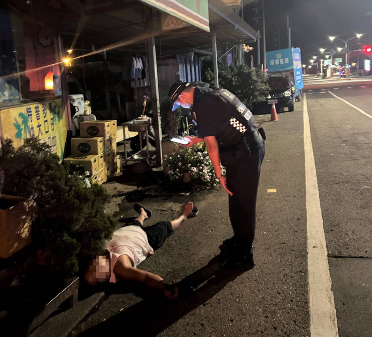 把馬路當床睡 大園警助爛醉男平安返家 287514 scaled