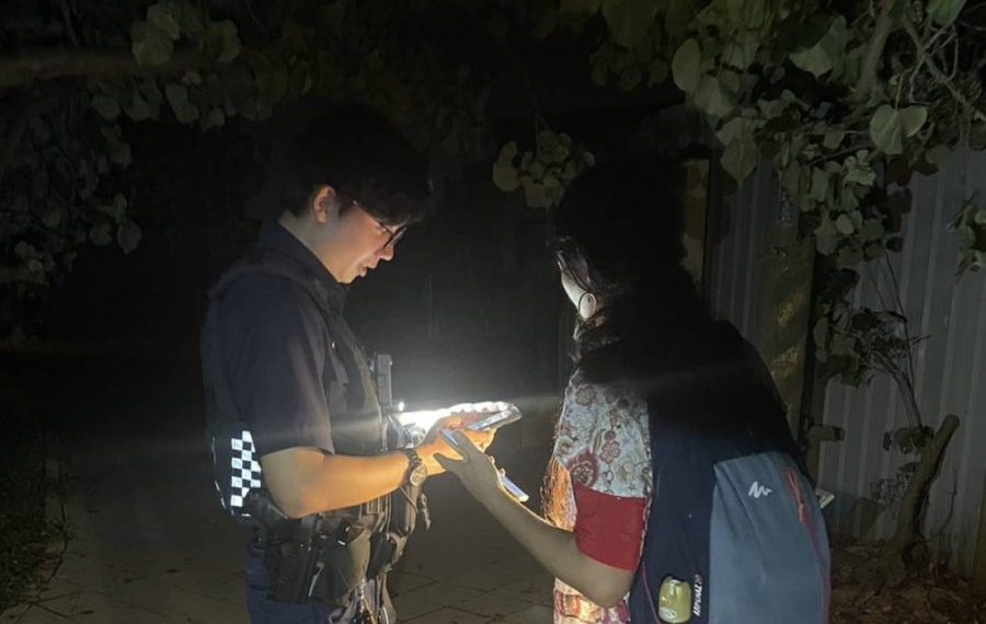 太忘我?女子草漯沙丘拍夕陽 天黑迷途受困1小時