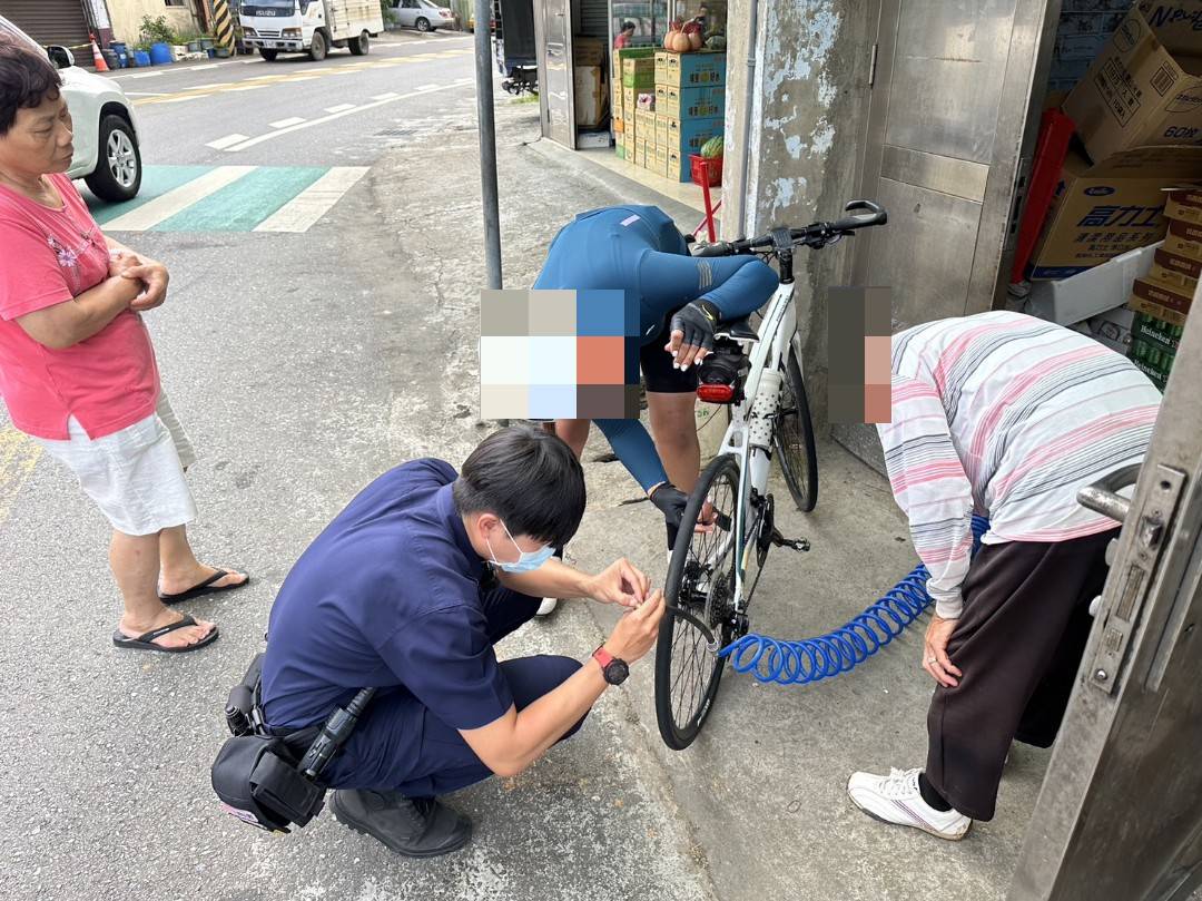 外籍女腳踏車輪胎「消風」 蘆竹警民熱心伸援 293167