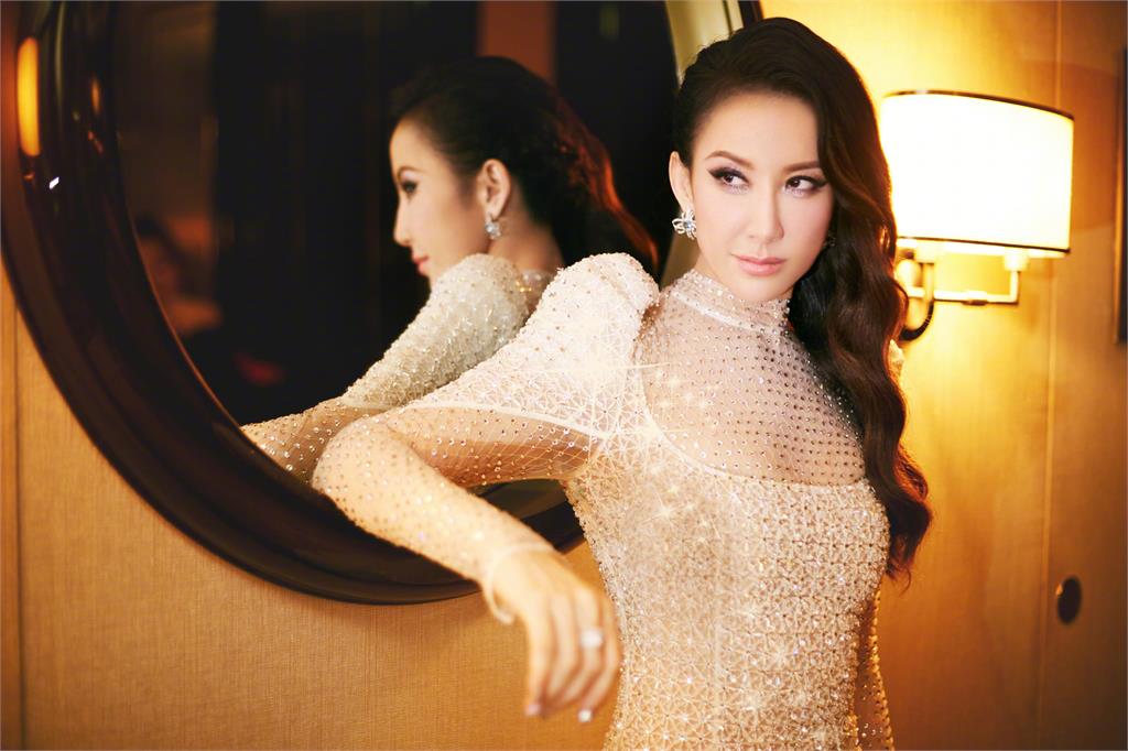 李玟驟逝!她22年前成首位華裔「人間香奈兒」