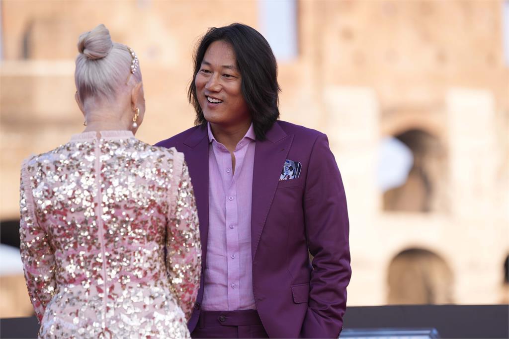 台灣粉絲拿2物給韓哥簽名!他不忍了怒轟5字