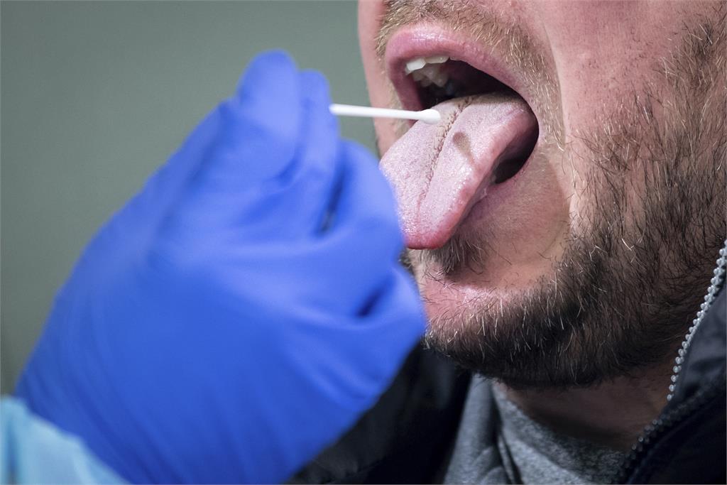 癮君子用抗生素治牙周病 舌頭變這樣嚇傻了