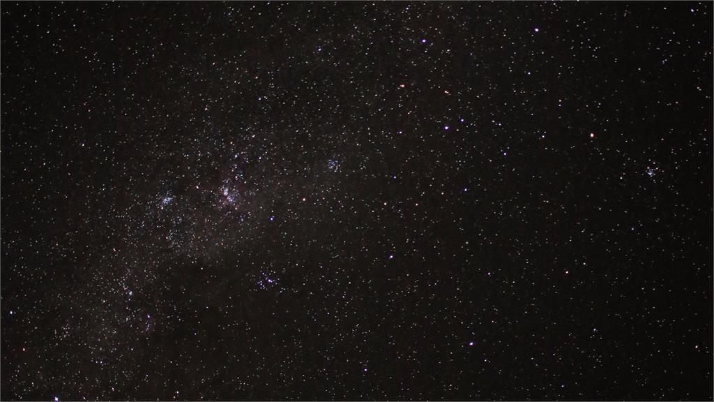 NASA捕獲史上最遠黑洞!質量等同900萬顆太陽