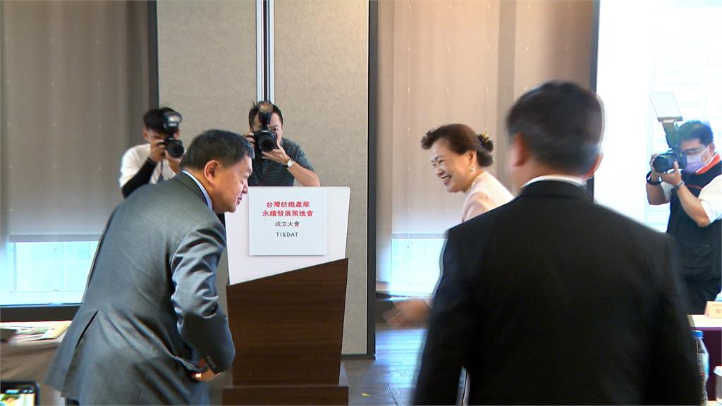 郭台銘開戰經濟部 王美花:放下政治 就事論事