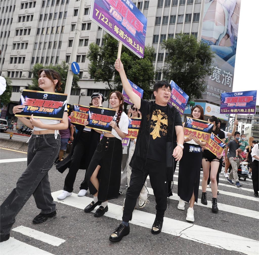 《全能歌手》綜藝天王東區遊街造勢!超巨LED電視牆宣傳超吸睛