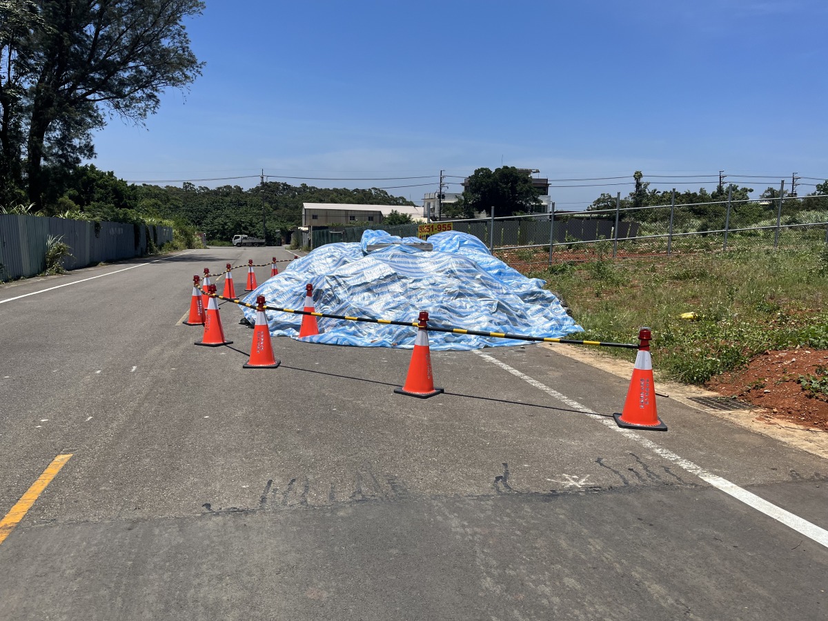 楊梅道路遭跨縣市濫倒廢土 桃園環警以車追人