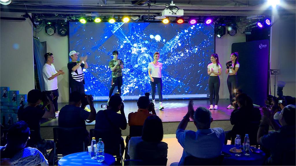 王瞳自創品牌當CEO 克服思念笑喊「艾成給我下來」