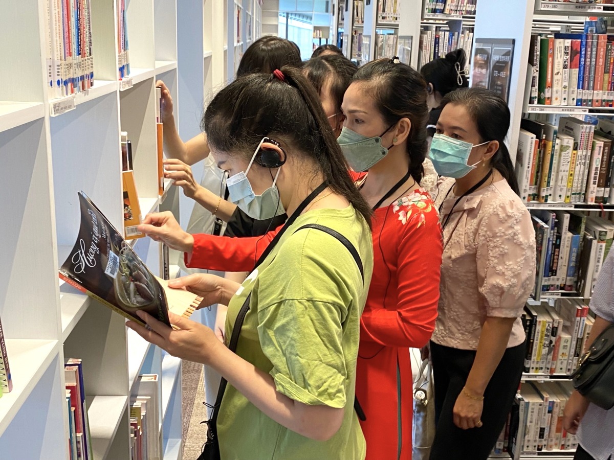 移民署桃園站參觀全台最美圖書館 學員體驗越南傳統工藝 F424AD38 C202 4443 90AC 98FE086A72FF
