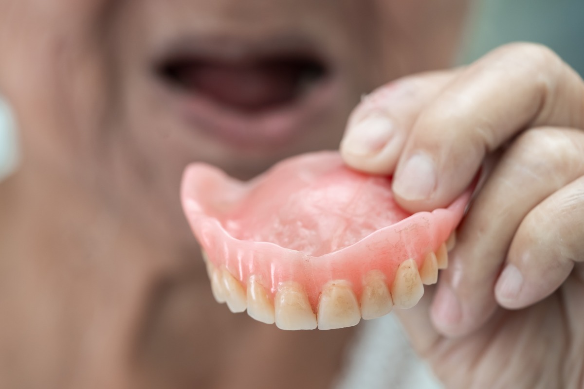 假牙少一顆竟卡在這 北榮桃園分院及時取出保命