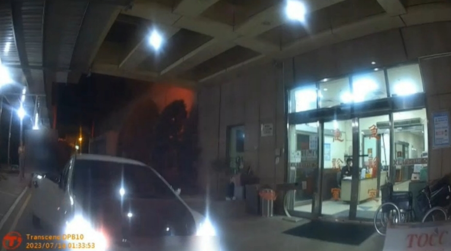 男頭破血流不止 蘆竹警開道緊急送醫 1691201384849