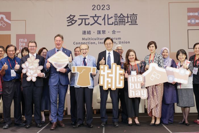 張善政出席「2023多元文化論壇」 邀外賓參加世客博 20230810205643423