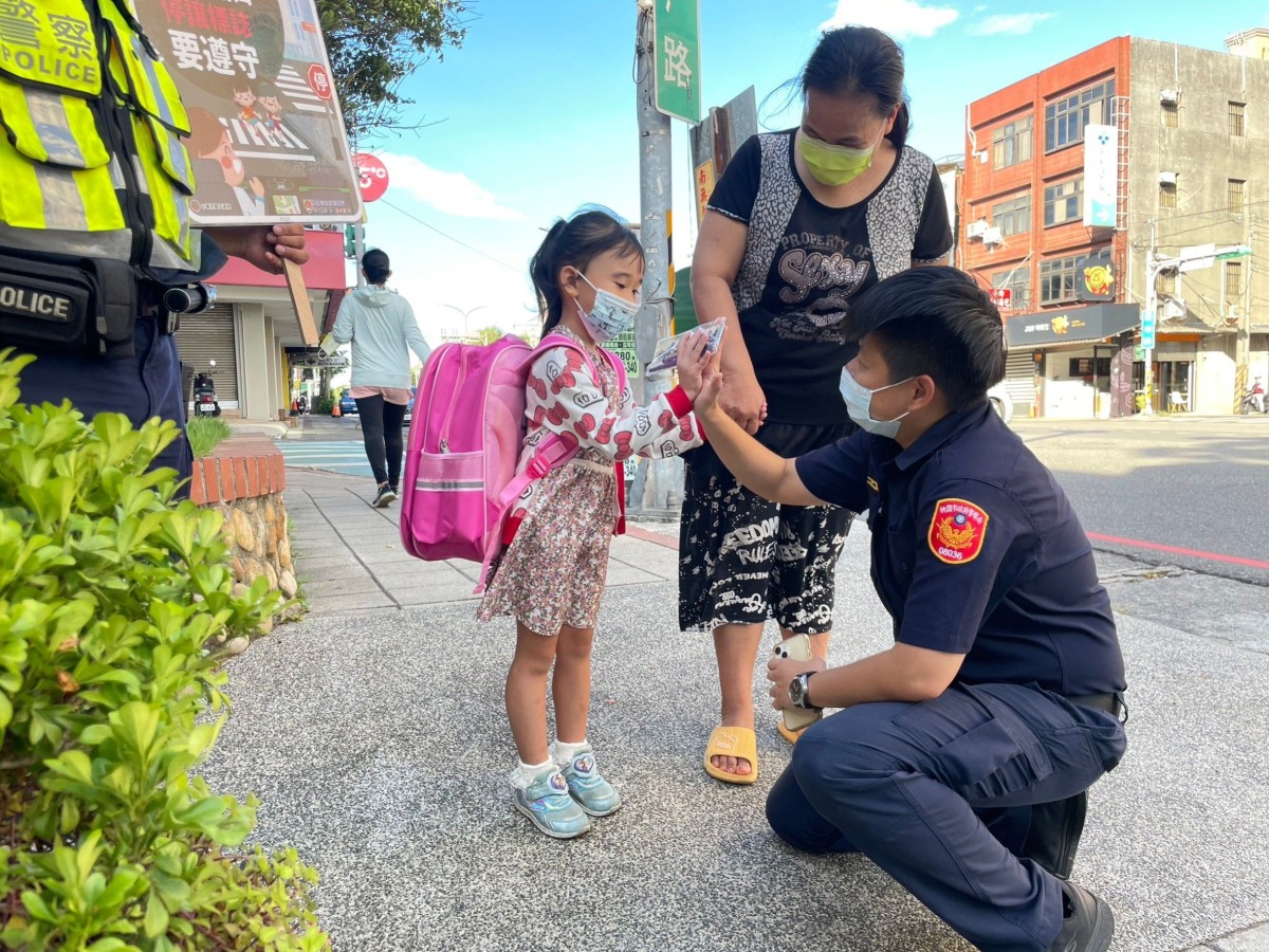 開學日!平警執行「護童專案」 守護用路人安全 224691 0
