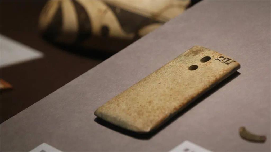 他曬7000年前「智慧型手機」!網驚:還有雙鏡頭