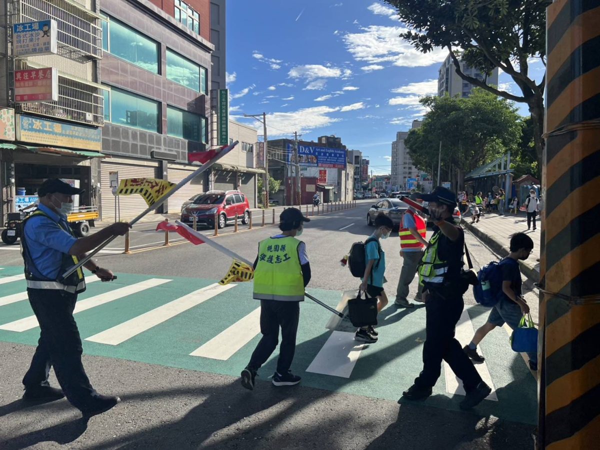 開學首日 楊梅警籲家長接送學童勿違停 259514 0 scaled