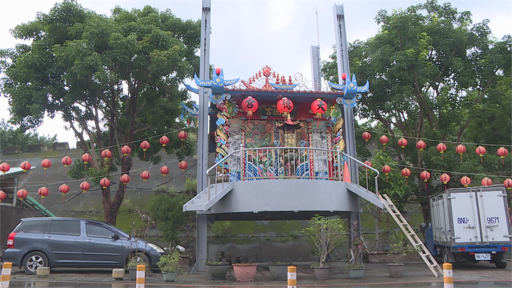 雨彈炸!三腳渡碼頭現奇景 土地公廟高懸半空