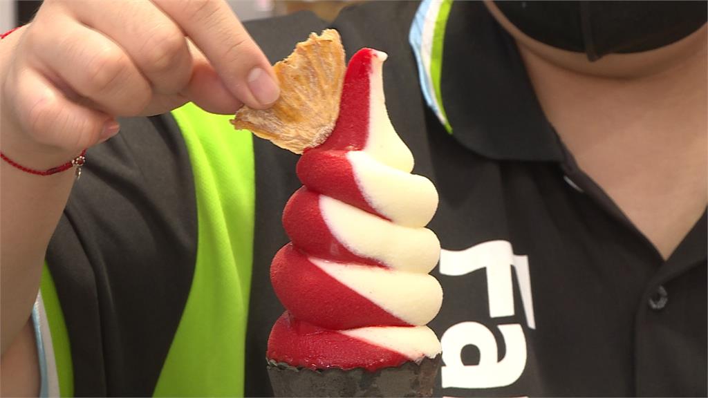 放閃過七夕! 超商準備3萬朵玫瑰 霜淇淋買一送一