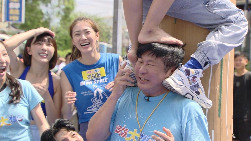 綜藝天王胡瓜當「底座」超敬業!籃籃、阿翔踩「天王頭」往上爬