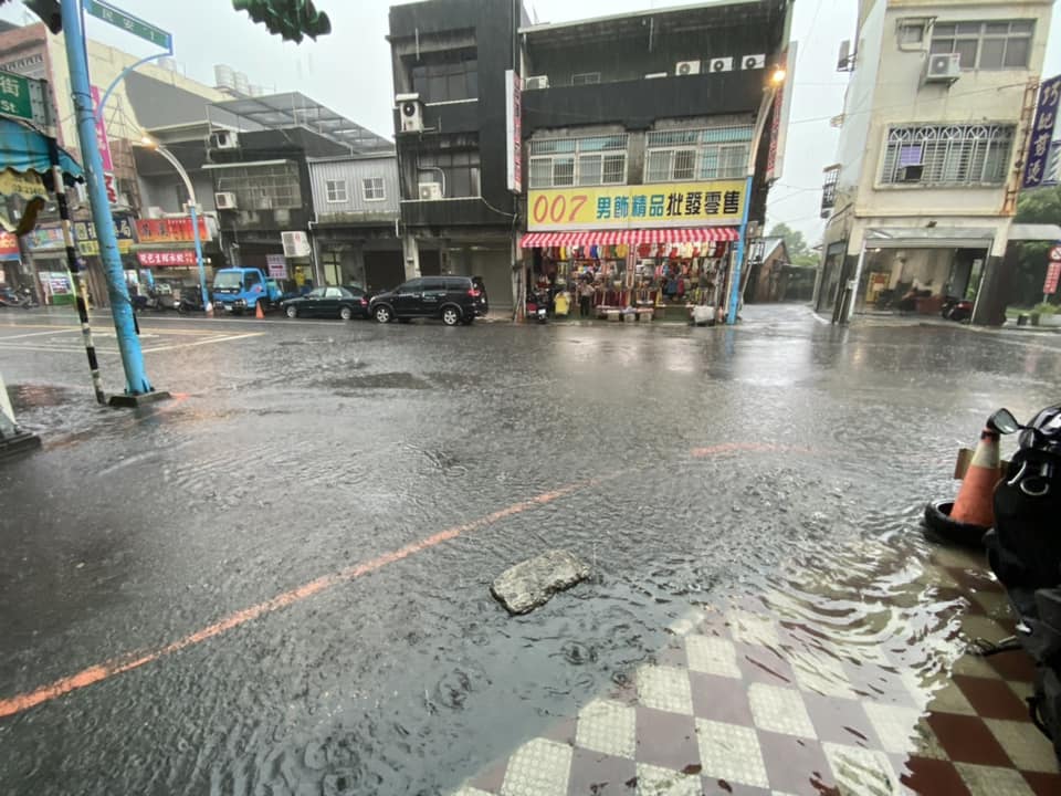 大雷雨狂炸 台鐵「桃園=鶯歌」淹水停駛 366809794 760363439432416 3503287513695026469 n