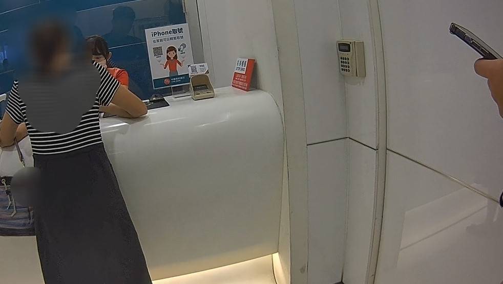 女子誤信詐騙險匯款45萬 八德警苦心勸說成功勸阻 379658