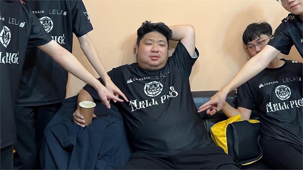 統神自曝「戰隊服從沒洗過」!網笑虧:有味道