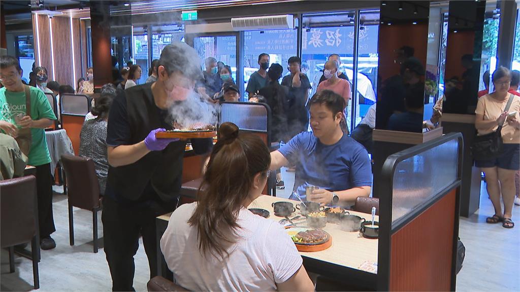 連鎖牛排館比超值 湯、麵包不夠看 還有咖哩飯