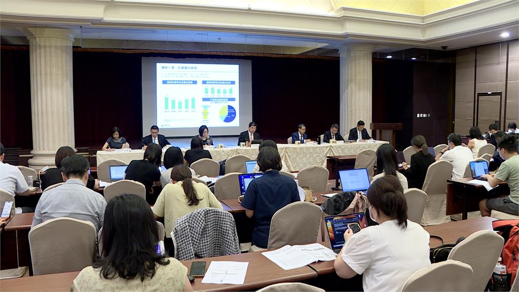 國泰金中國曝險4千億 李長庚:中國經濟逆風中