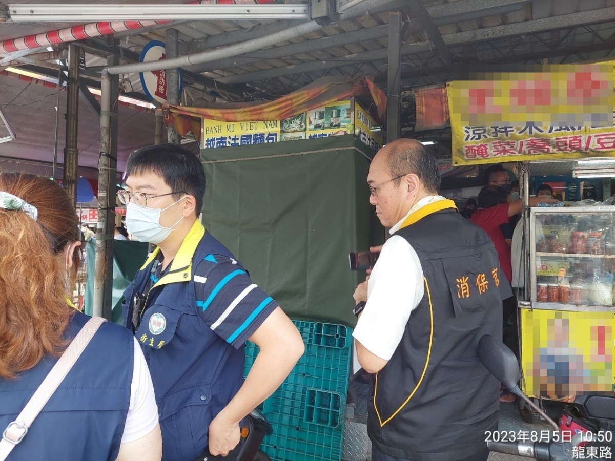忠貞市場排隊名店「越南法國麵包」疑食物中毒人數增至340人 8月5日越南法國麵包攤稽查
