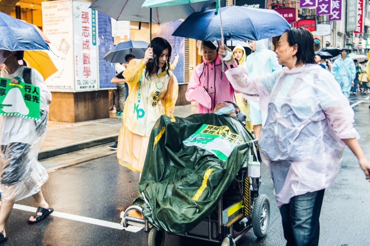 還路於民大遊行 桃園第六選區立委參選人李慕妍為身障者發聲 S 11034660 0