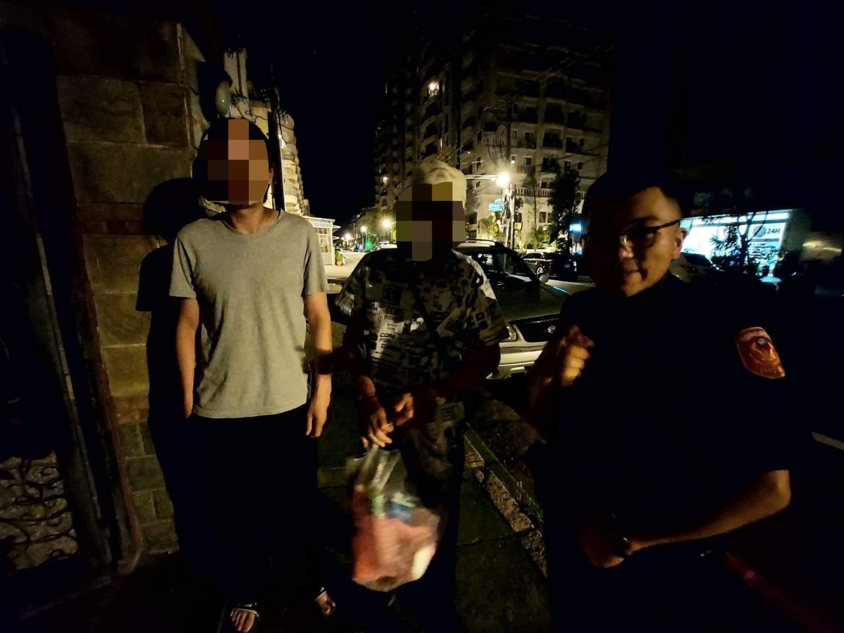 7旬翁凌晨獨自外出喊餓 龍警自掏腰包助果腹 S 7012425 0