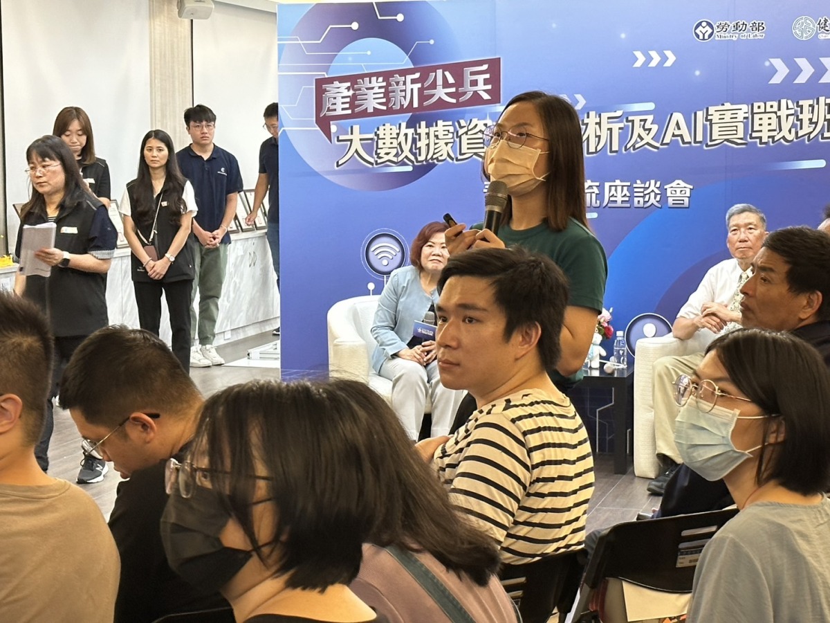 桃竹苗分署職訓培育AI人才 獲勞動部長許銘春肯定 S 72106142