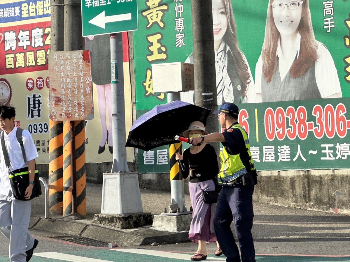 龜山警攜手導護志工 上學尖峰時段加強交通疏導 S 74416154 0