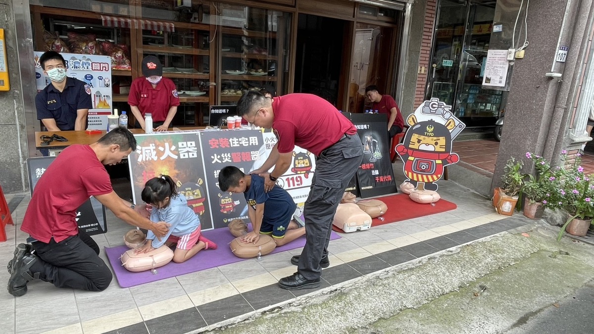 桃消結合大溪普濟堂遶境 傳授CPR技巧、預防中暑觀念 S 769859593