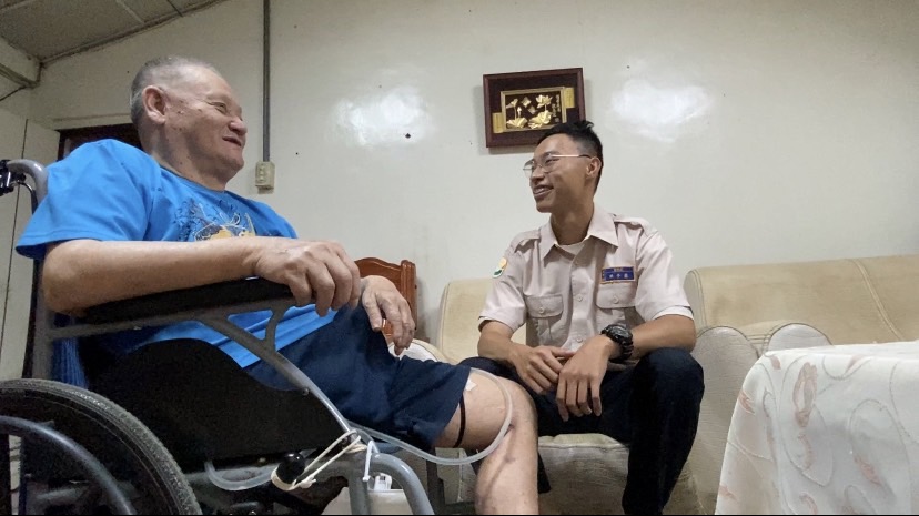 役男訪視救命 八旬翁吃粽子噎住哈姆立克法急救 S 8093756 0