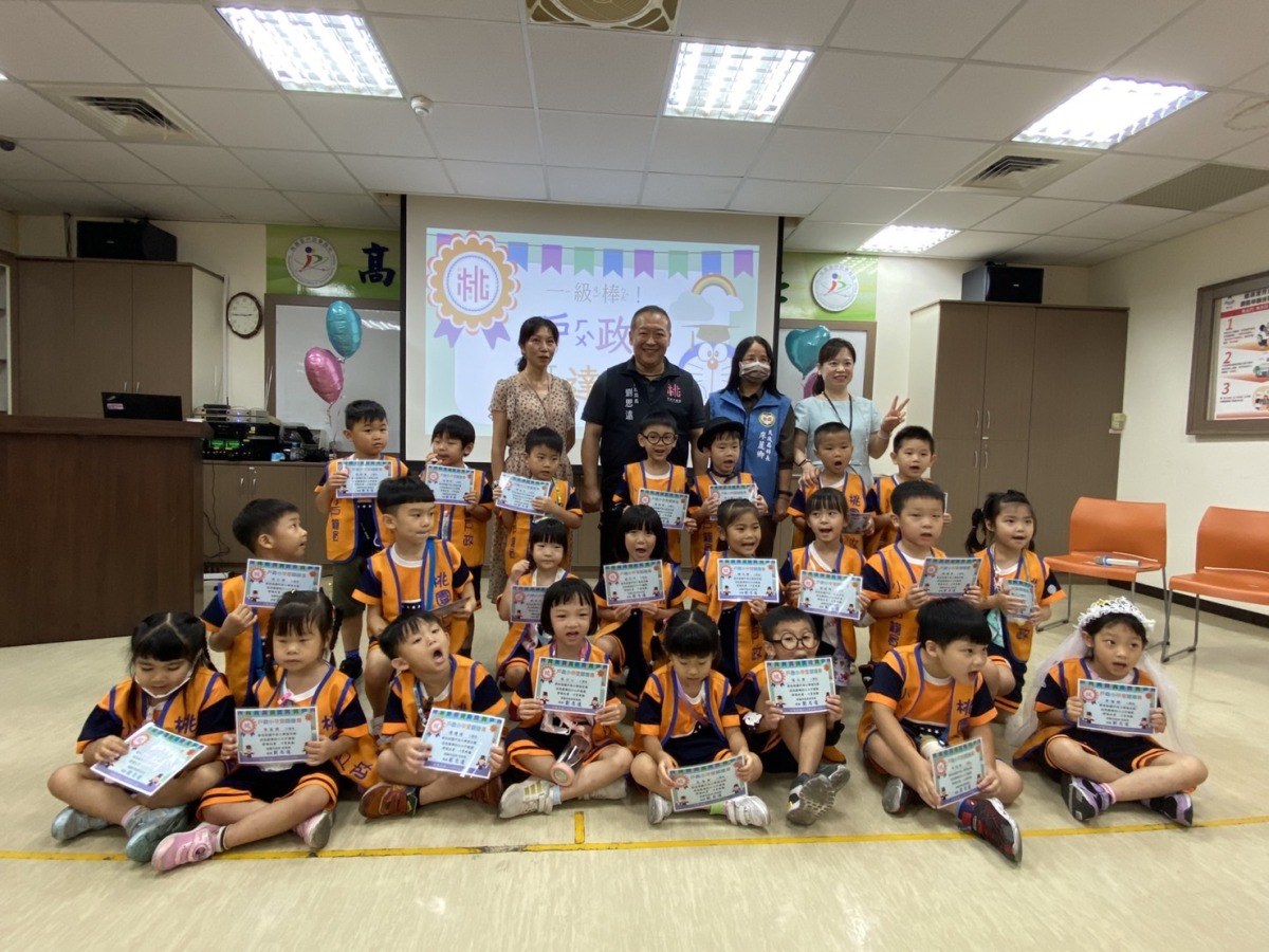 桃園民政局暑期營隊登場 學童體驗戶籍員工作 S 8282316 0