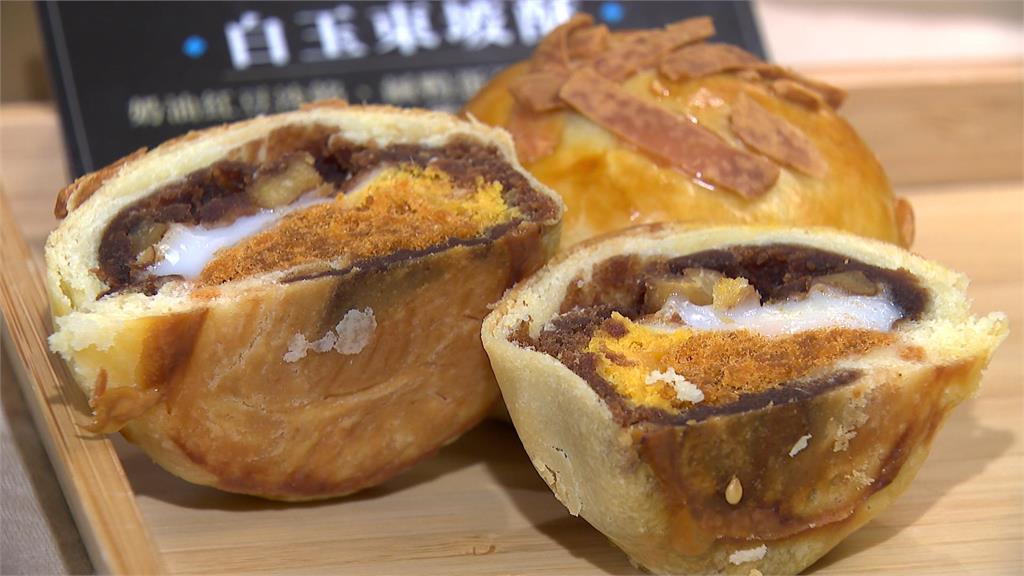 搶攻中秋節商機 冰涼「雪芙蕾」、剝皮辣椒月餅吸客
