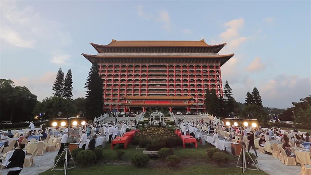 圓山飯店推「戶外烤肉趴」 2千坪花園廣場主廚親料理