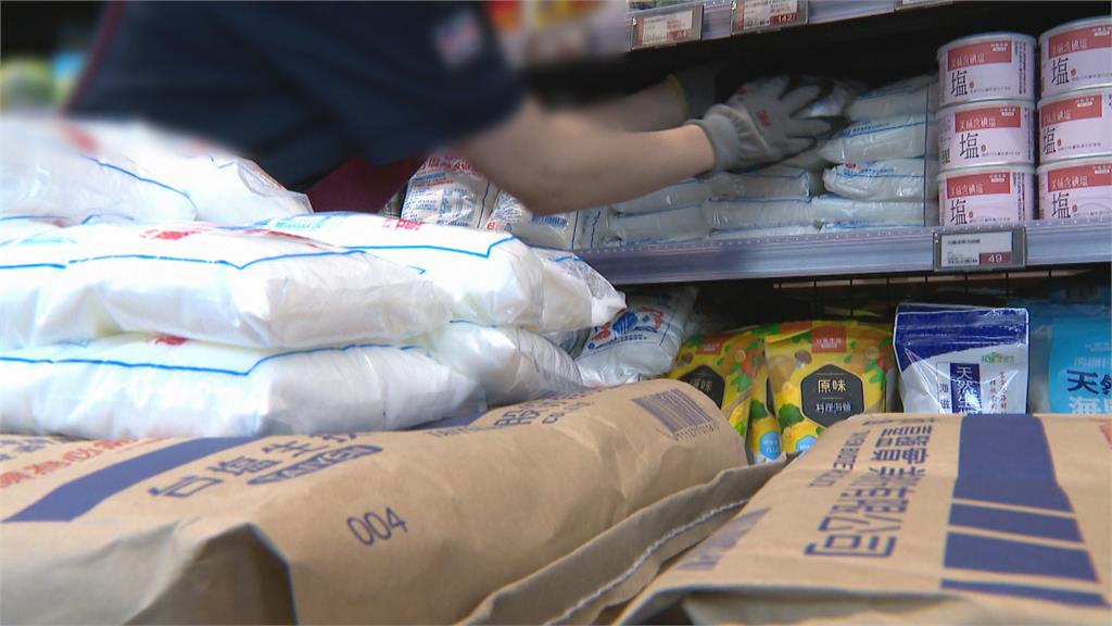 搶鹽亂象部分超市祭限購令 台鹽:庫存足、別囤貨