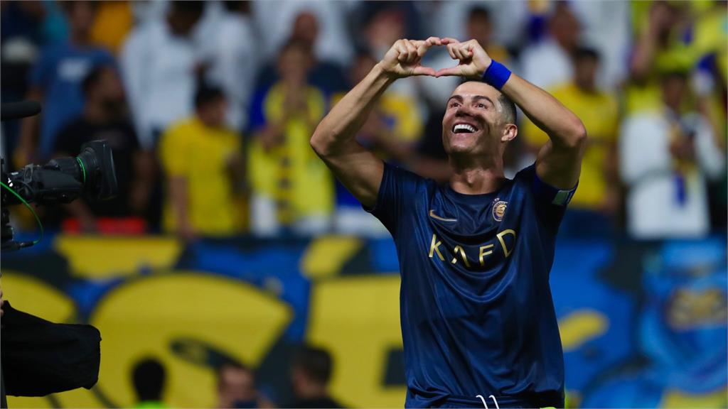 C羅連中2球!球場當夜店「扭臀狂舞」嗨爆