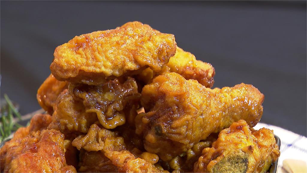 韓國炸雞開幕就遇颱風假 哈韓族仍大排長龍