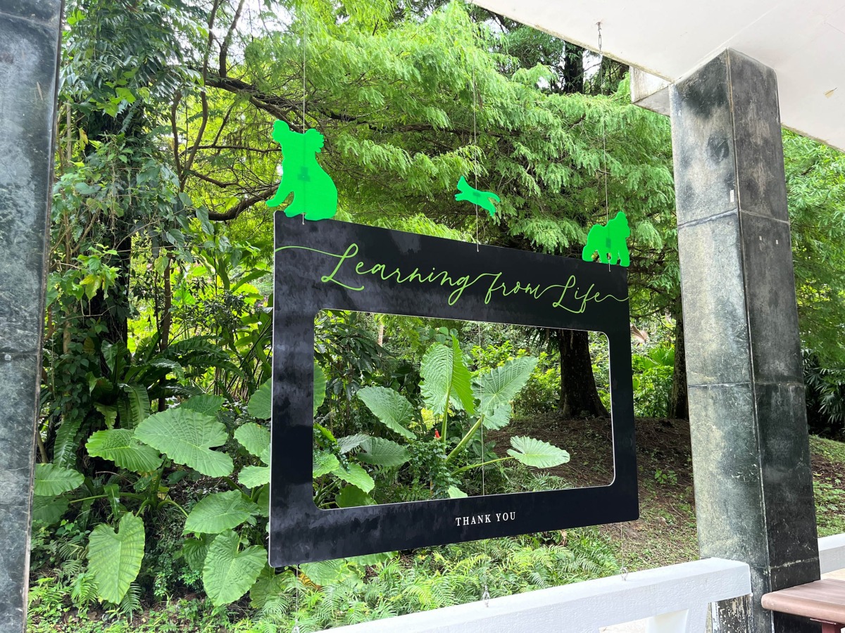 「生命紀念碑」旁感恩留言區，提供民眾以文字的方式緬懷對動物的思念。 0