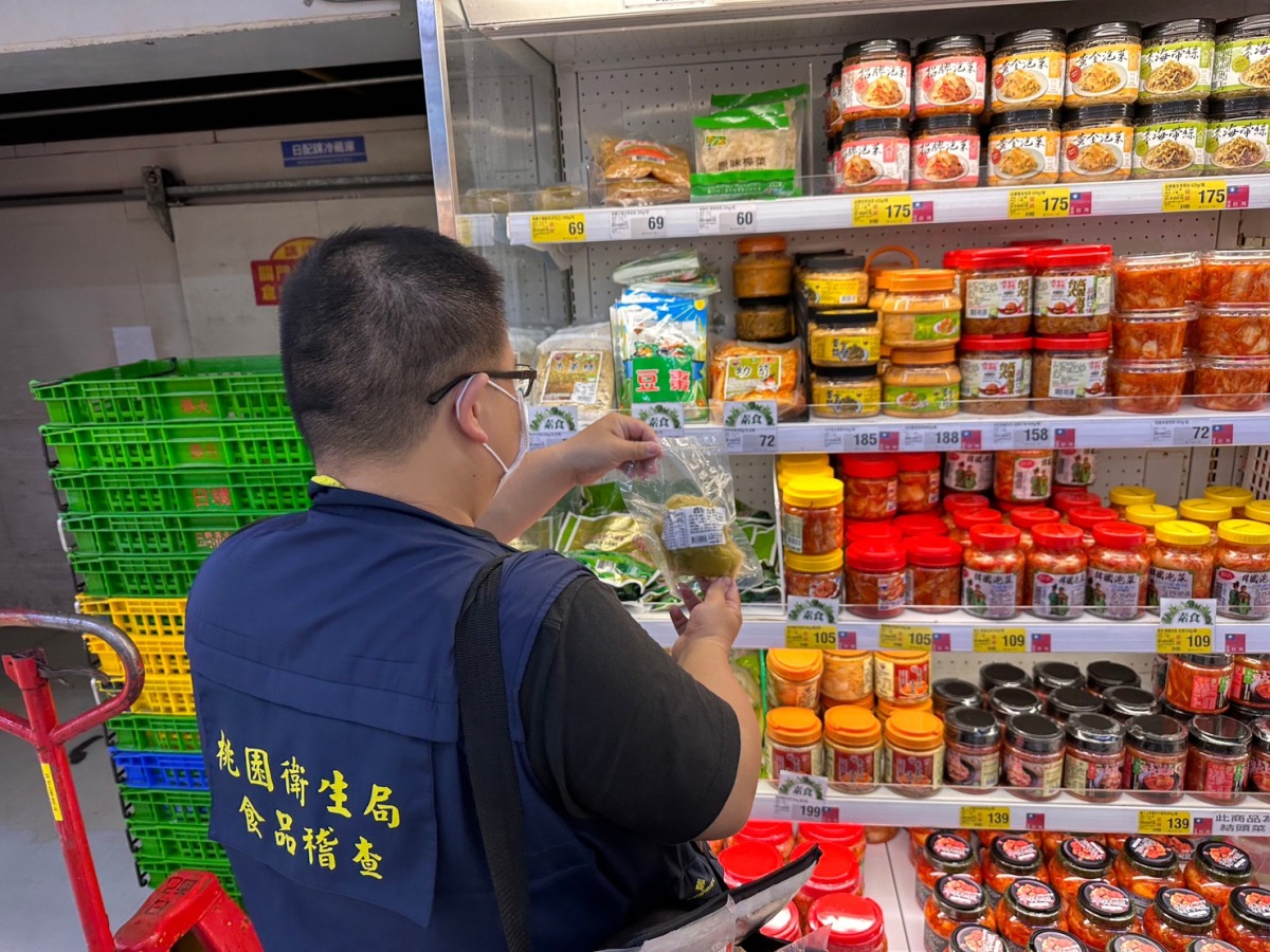 桃衛局抽驗中元應景食品 2件酸菜漂白劑超標限期下架 中元節抽驗 不合格1